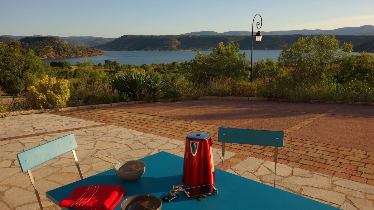 Liausson Apartment | La Rosepierre, studio with a breathtaking view of the red-blue-green Salagou mountains