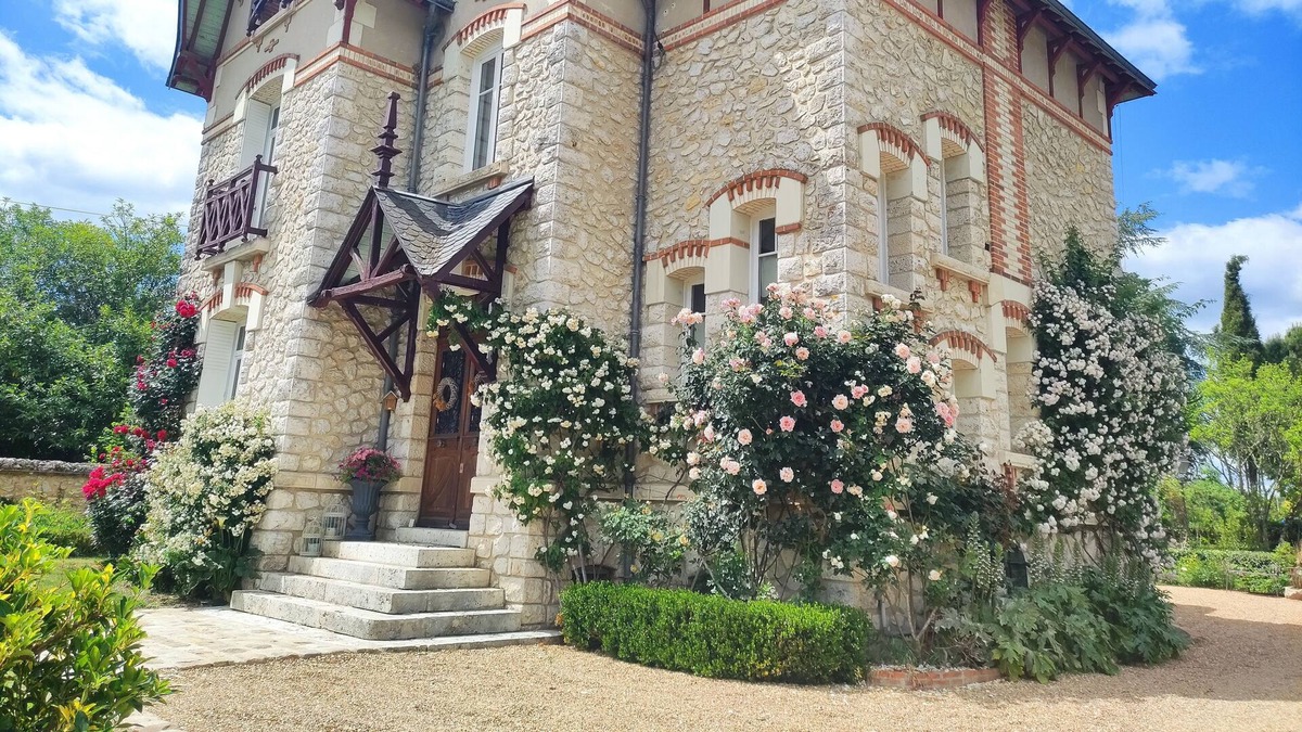 Bracieux House | "La Roseraie" charm of a bourgeois house at the entrance of Chambord
