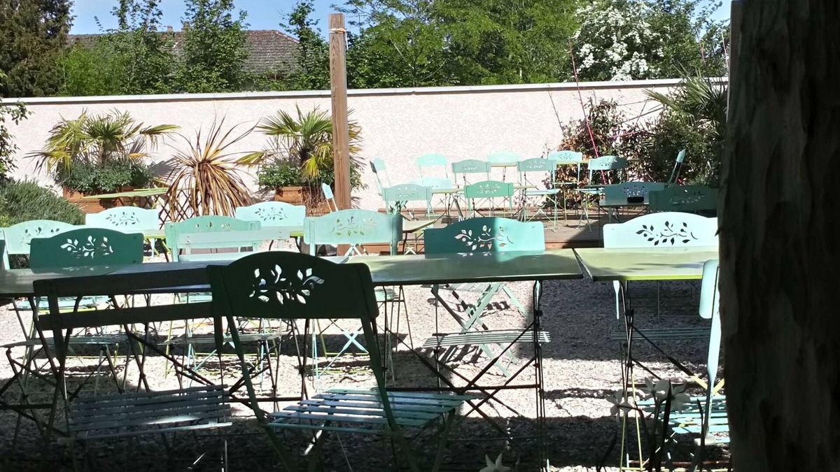 Amberieux-en-Dombes Hotel | La Roseraie