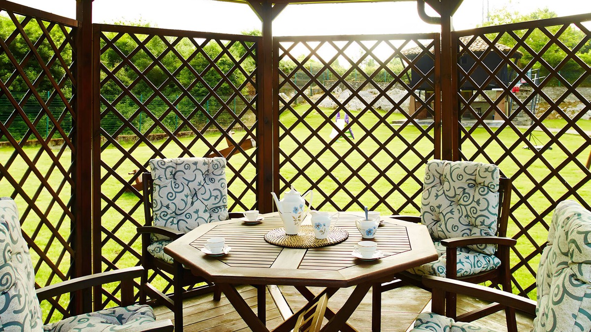 Llamigo Apartment | La Rotella de Xuan: Apartment 'Azul' with Mountain View, Private Terrace and Shared Garden