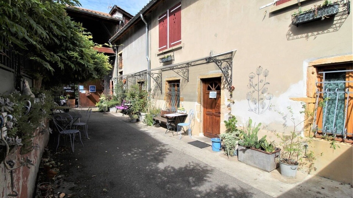 Vaulx En Velin Village Apartment | La Roue Avant - VAULX EN VELIN