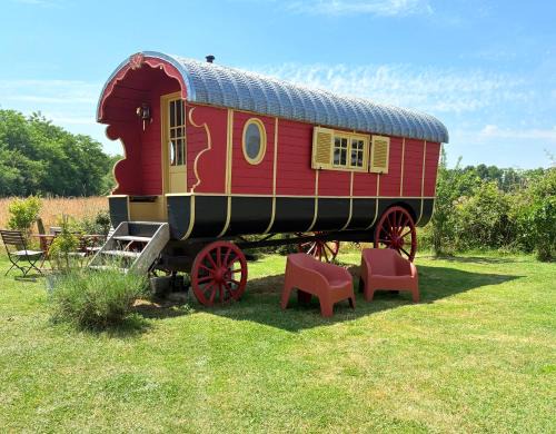 Beaulon Bed & Breakfast | La roulotte Champêtre des Grillots