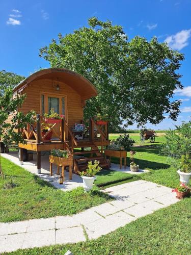 Soings-en-Sologne House | LA ROULOTTE DE FLORETTE avec jacuzzi gratuit