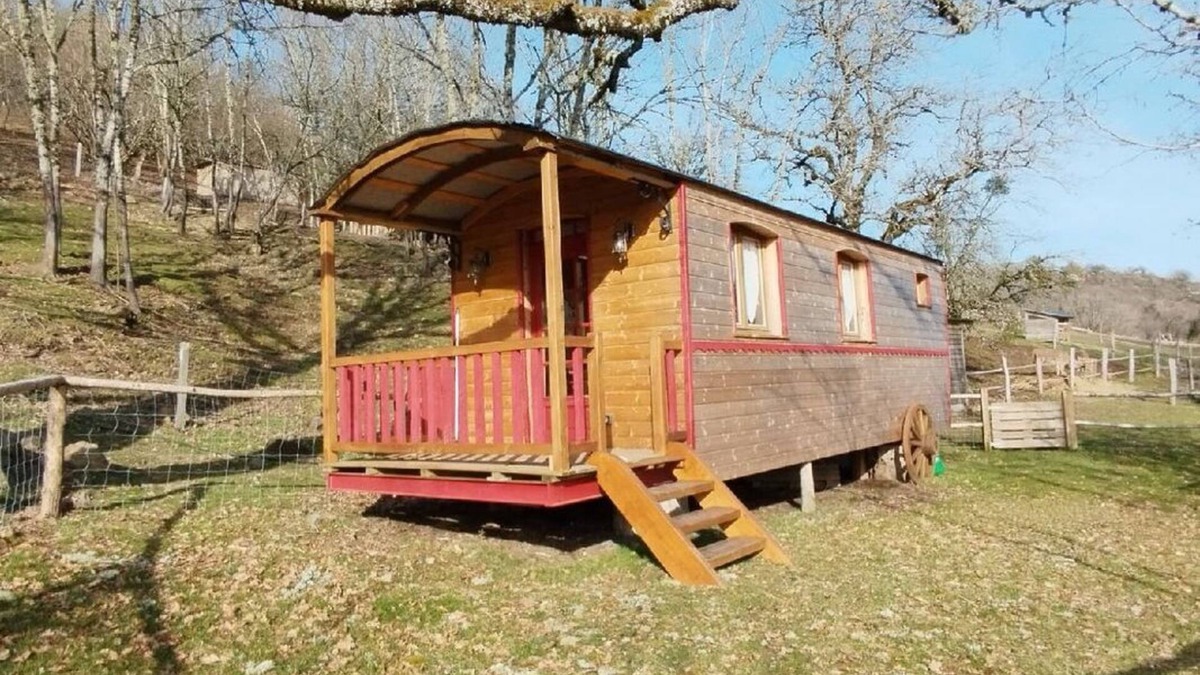 Paulhenc Cabin | La Roulotte du lac