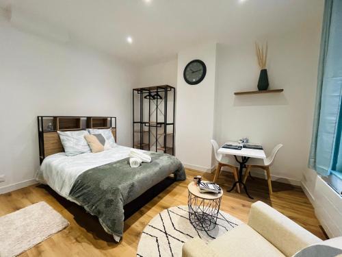 Arras Apartment | La ruche Arrageoise - Parking gratuit - Cozy - Grand lit - Long séjour