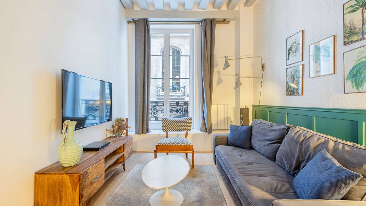 Bonne-Nouvelle Apartment | La Rue, 2BR/2BA, 6 people