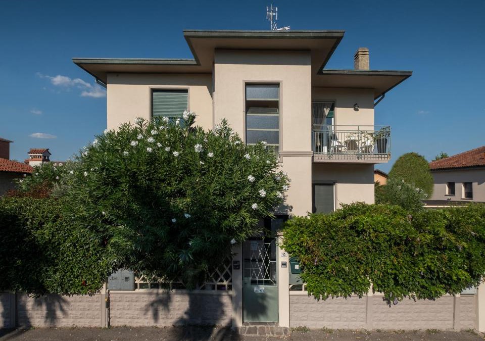 Vanzago Bed & Breakfast | LA S'VOLTA VANZAGO BED AND BREAKFAST