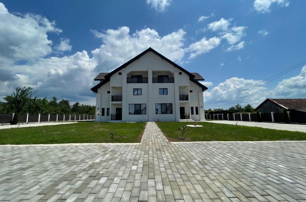 Baia de Fier House | La Scoabă