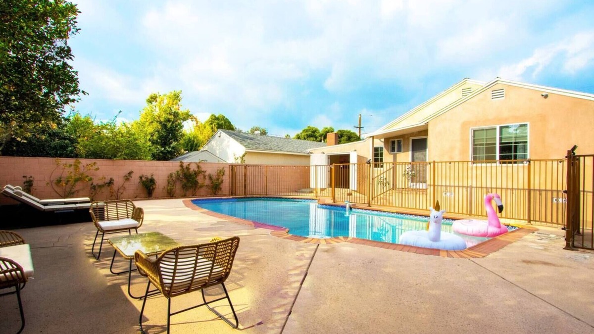 Van Nuys House | LA Serenity Retreat