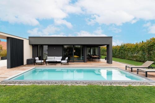 Sainte-Croix-en-Plaine Villa | La Sublime villa avec piscine