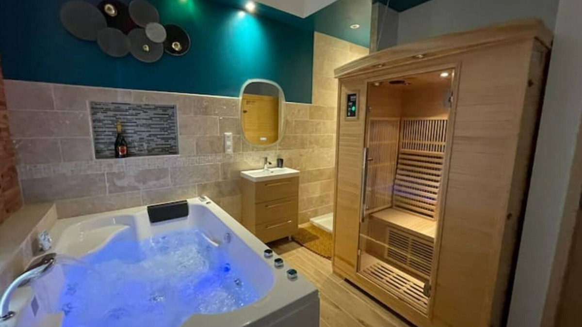 Chartrettes Apartment | La Suite D'amour et Détente Jacuzzi et Sauna