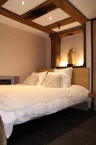 Lobbes Apartment | La Suite d'Ondine