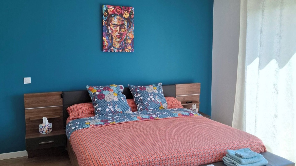 Arsac Bed & Breakfast | La suite de la route des vins, a chic and cosy haven of peace, with terrace.