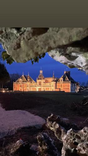 Chevigny-en-Valiere Bed & Breakfast | La "Suite" du Château de Chevigny-en-Valière comprenant deux chambres séparées, située à 12 minutes de la célèbre ville de Beaune