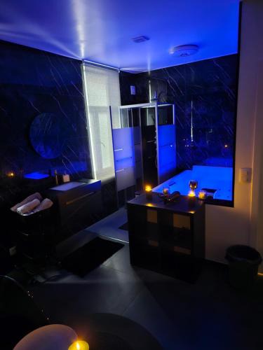 Jemeppe-sur-Meuse Apartment | La Suite Gold Jacuzzi