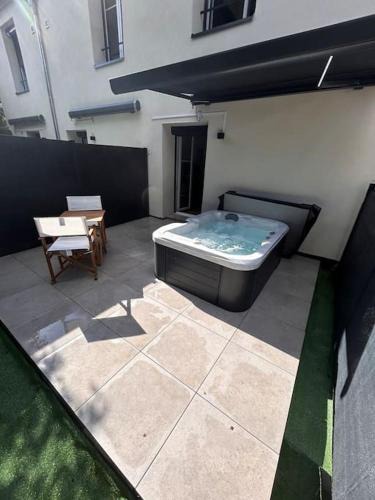 Haussonville-Blandan-Mon Desert-Saurupt Apartment | La suite secrète et son spa abrité