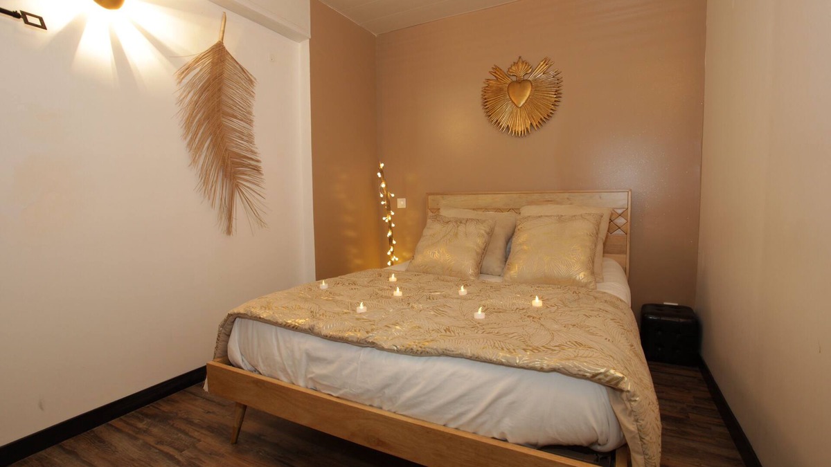 Sin-le-Noble Apartment | La Suite Spa Dolce Vita