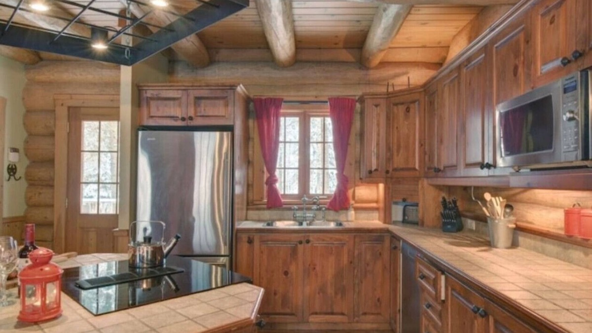 Saint-Faustin-Lac-Carre Cabin | La Tanière Mt Blanc | Hot Tub | Sleeps 8