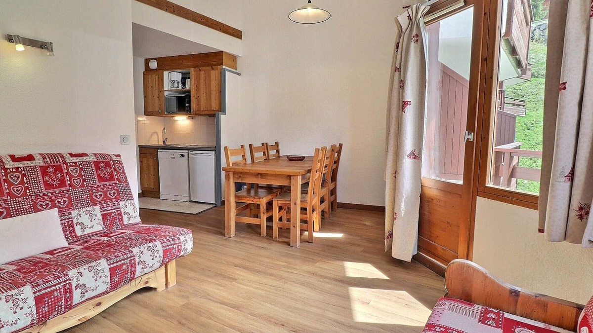 La Perriere Apartment | La Tania: 2 Rooms Cabin, 6 Pers, Balcony, TV, Non-Smoking