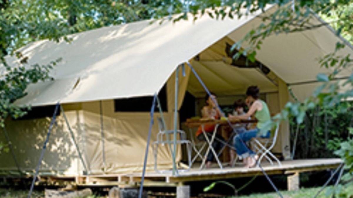 Dardilly RV Rental | La tente Toile & Bois Classic IV - Up to 4 people - 20 m² numero 7