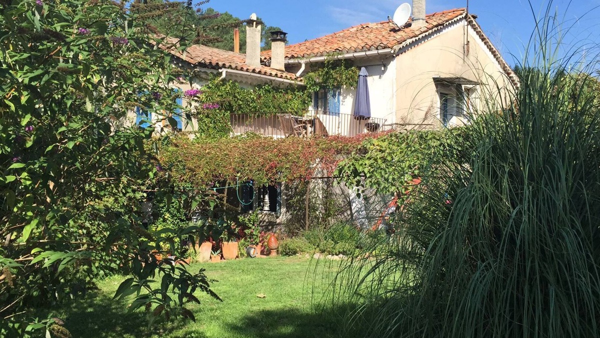 Chamborigaud Apartment | "La Terrasse" Gîte in 18th century character house Garden, swimming pool