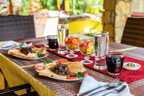 San Roque Bed & Breakfast | La Terraza Guest House B&B