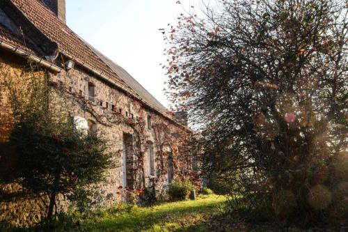 Surville House | La Tireliere, longère bord de mer avec jardin