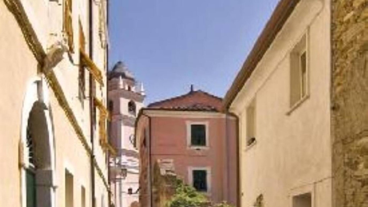 Castelnuovo Magra House | La Tisbe, a house in the medieval village of Castelnuovo Magra