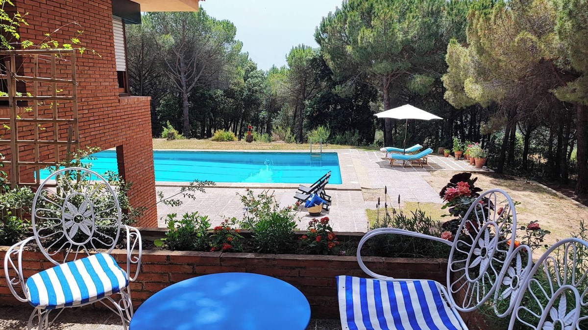 Canoves Villa | La Torre de La Garriga, 30 minutes from Barcelona. Villa with swimming pool and barbecue.