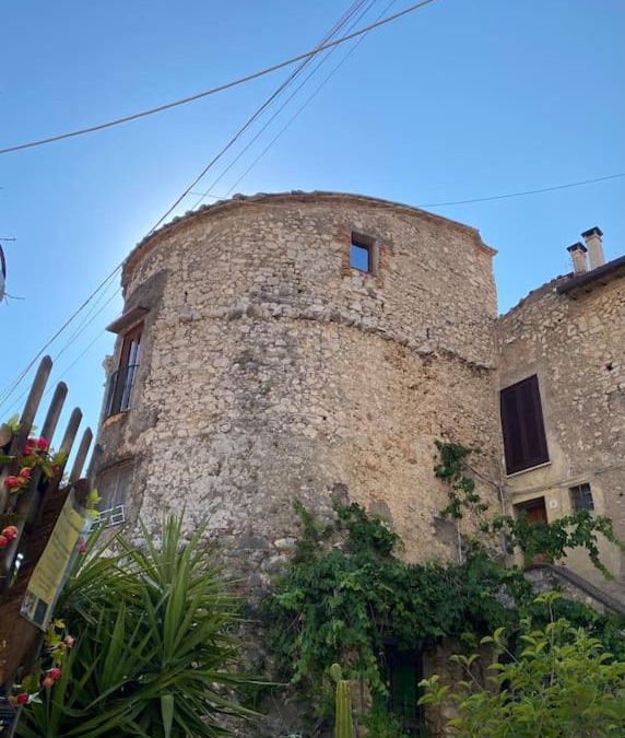 Moricone Apartment | La “Torre dell’amore”