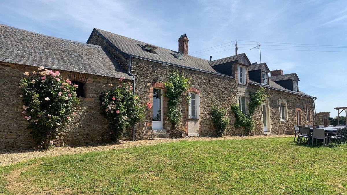 Longuefuye House | La Touche et son Pressoir, 13 rooms, 11 bathrooms and indoor swimming pool (April to Oct)