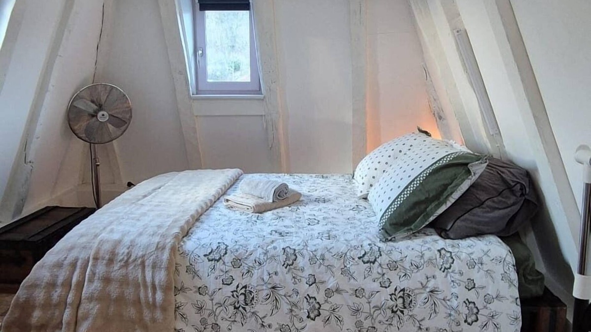 Saint-Cere Apartment | La Tour de St Céré, insolite en coeur de ville