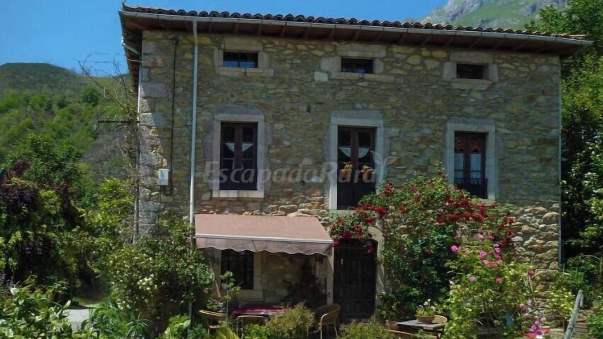 Penamellera Alta House | La Valleja getaway for groups seeking serenity and natural beauty of Picos