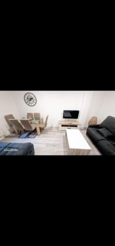 Burgos Apartment | La ventana de San isidro