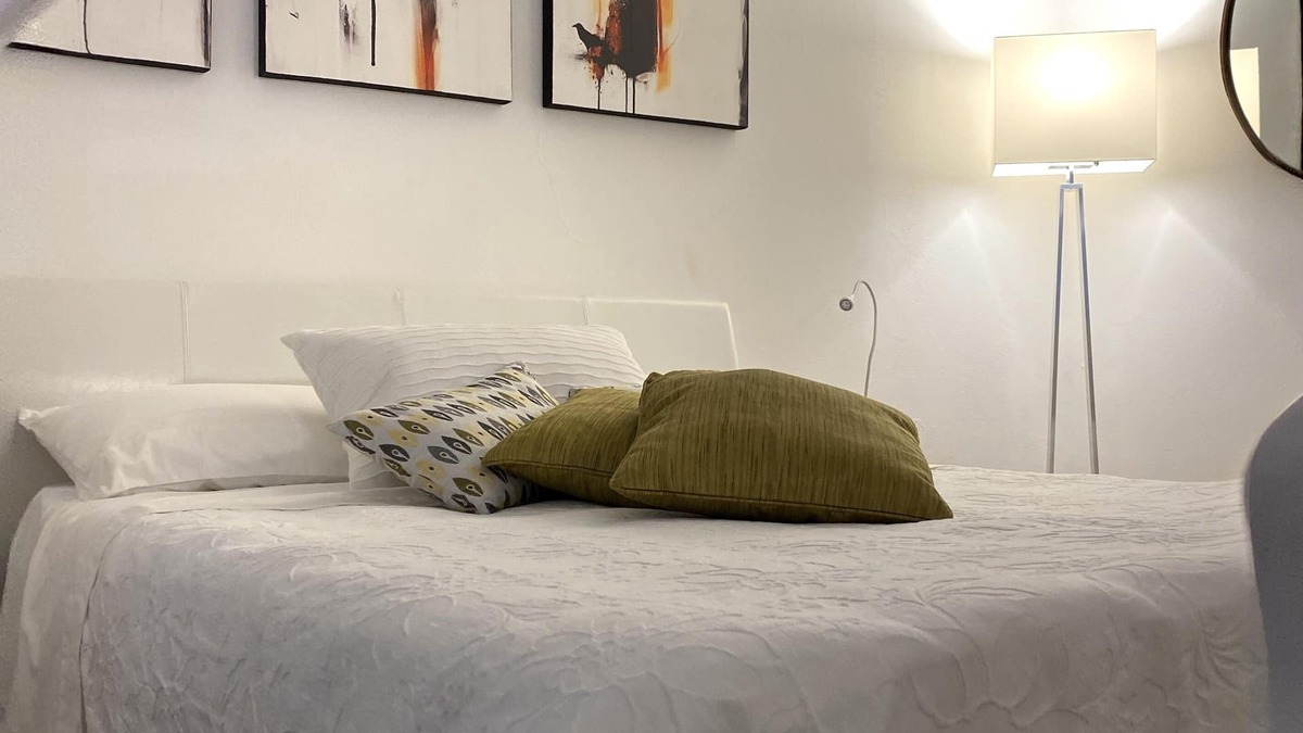 Vernazza Apartment | La Verde di Vernazza - Art Studio - Wi-fi & A/C - Vernazza Rentals