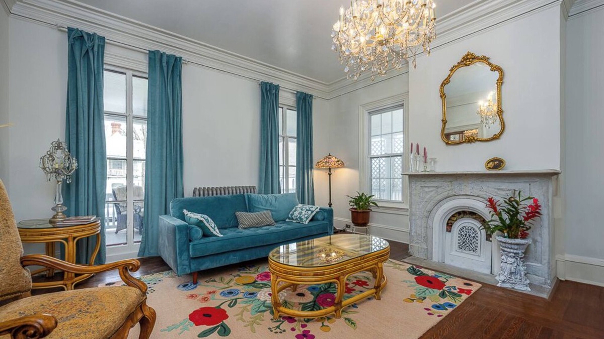 Warwick House | La Victoria 5-bedroom estate in the heart of Warwick, an Hour away from NYC
