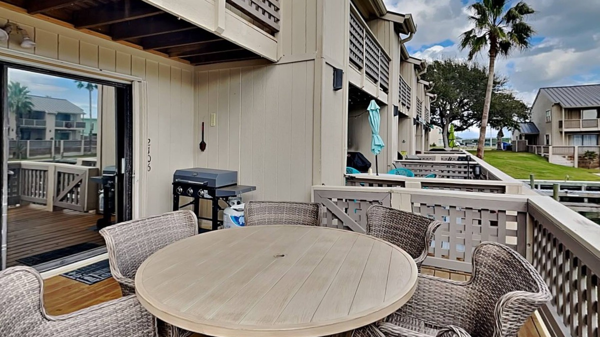 Harbor Oaks Condo | La Vida Buena | Pet Friendly + Access to Pool & Boat Slip!