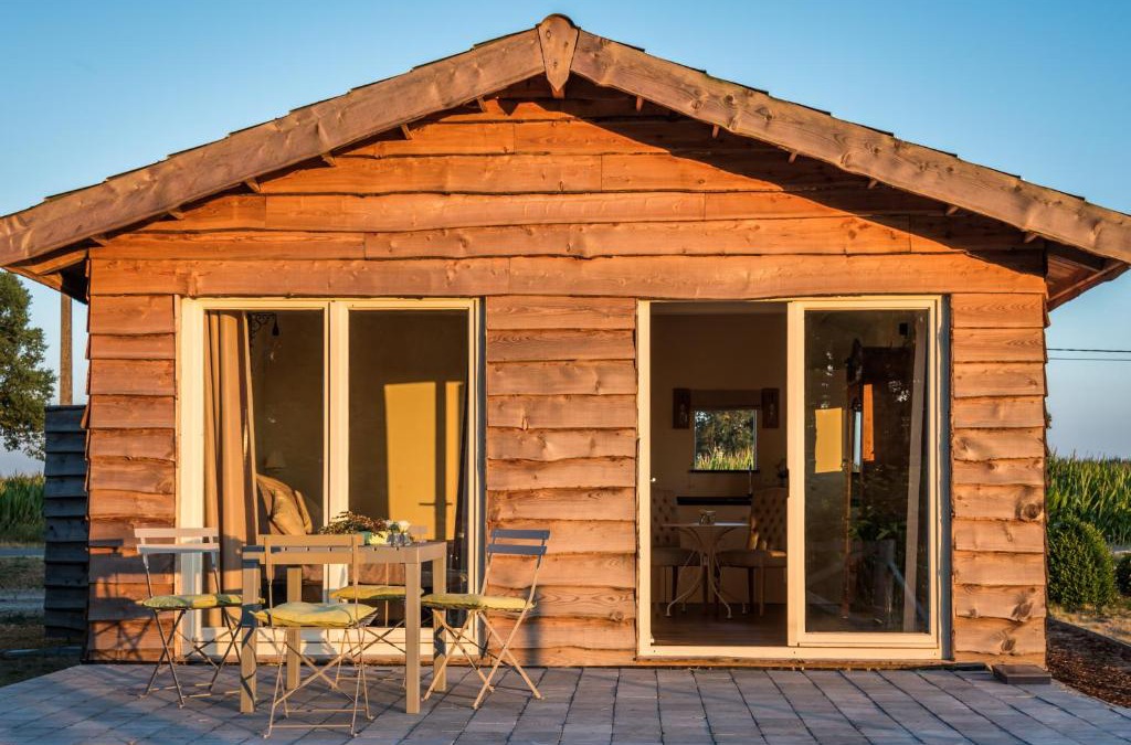 Torhout Bed & Breakfast | La Vie en Rose - a fully equipped pet friendly contactless house with fenced garden between the fields