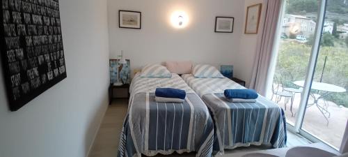 Roquebrun House | La vie en rose, a room with a view!