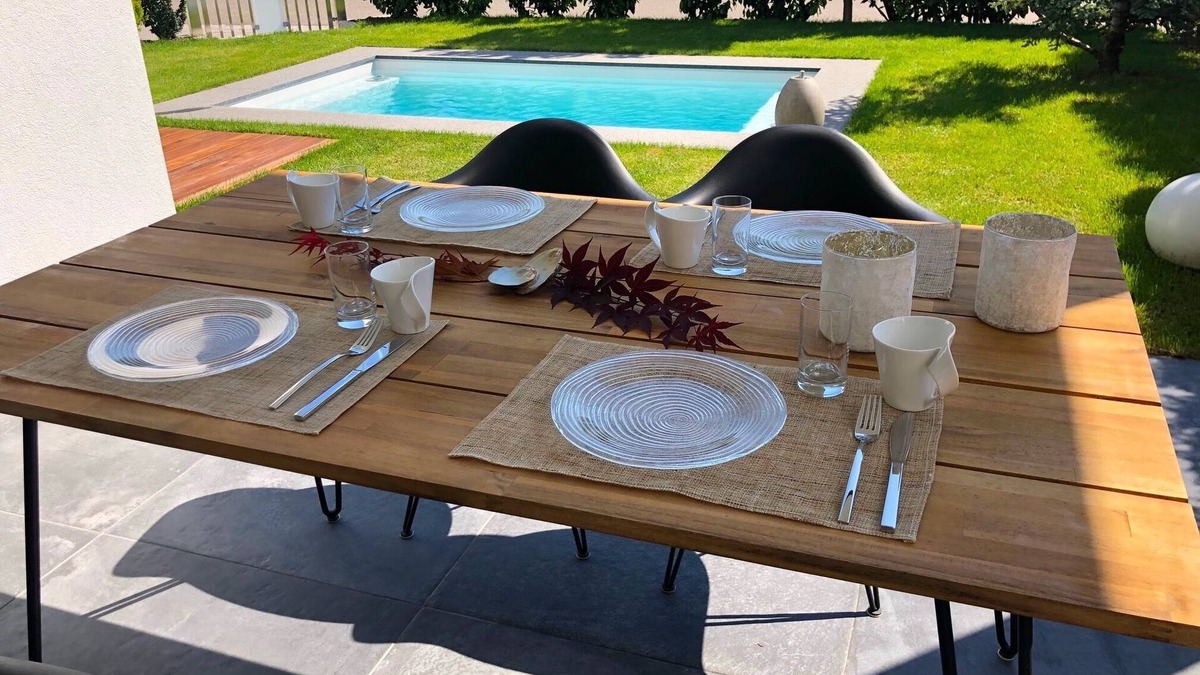 Weil am Rhein Apartment | La Vigna - Living - with exclusive outdoor pool and sauna