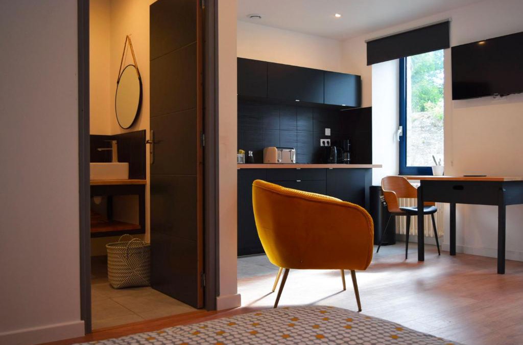 Chatelaudren Apartment | La Villa Audren Love Room Jacuzzi