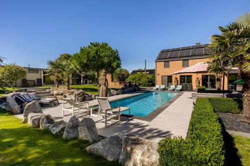 Tinlot House | LA VILLA DE SENY , villa de charme avec jardin ,Piscine nature, jacuzzi , petanque, fitness, billard,ping pong,