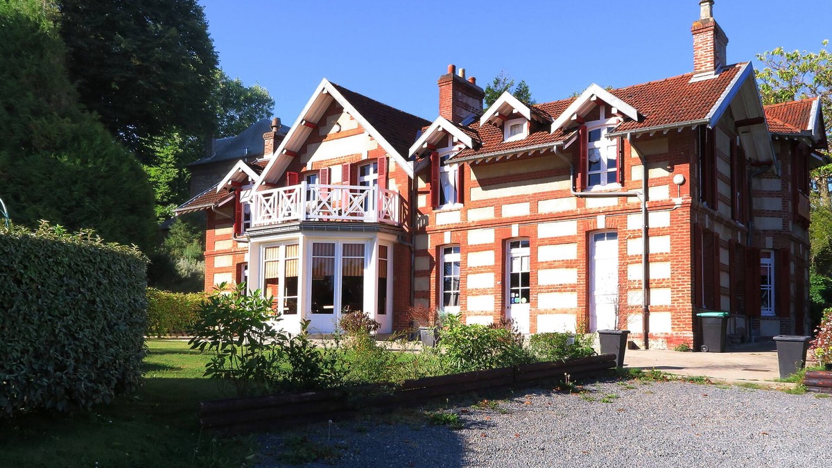 Cricqueboeuf House | La Villa des Rosiers