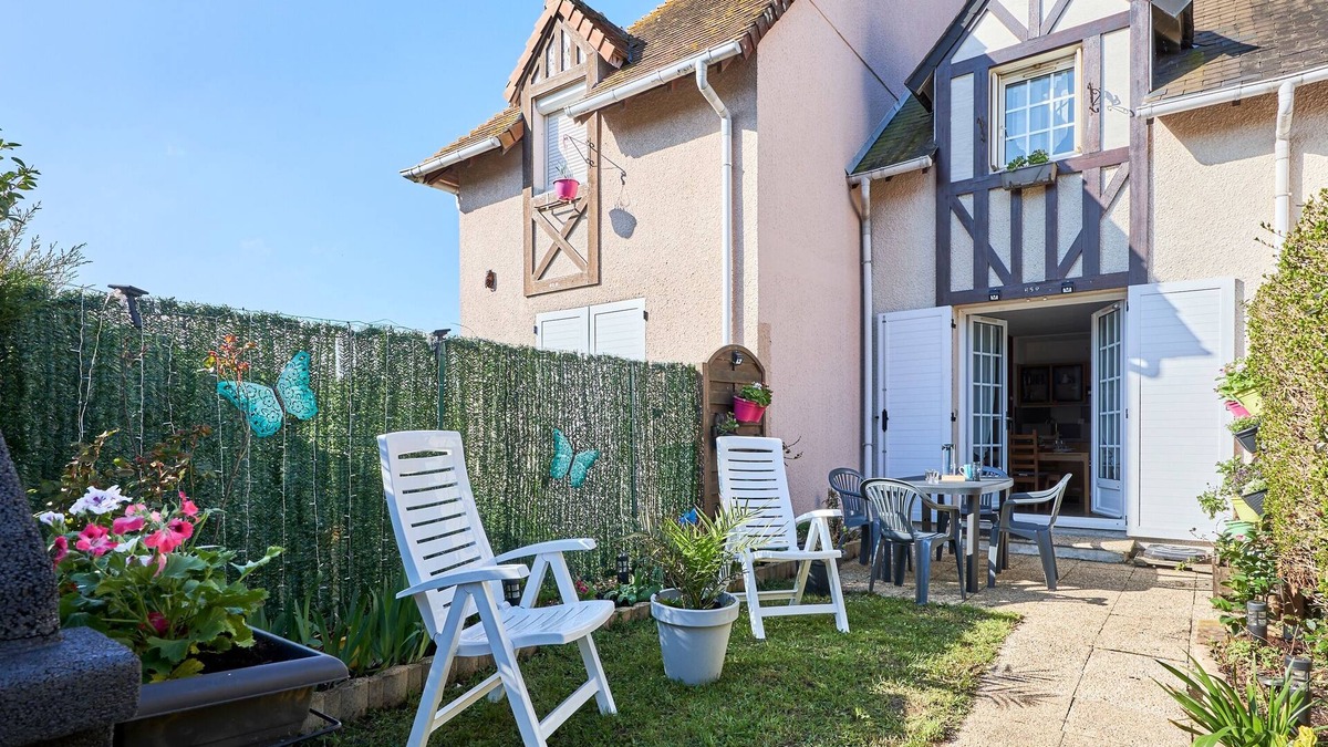 Courseulles-sur-Mer Apartment | La Villa Fleurie - Appt à 50m de la plage