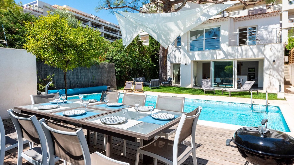 Caucade Villa | La Villa fleurie à 5 minutes des plages