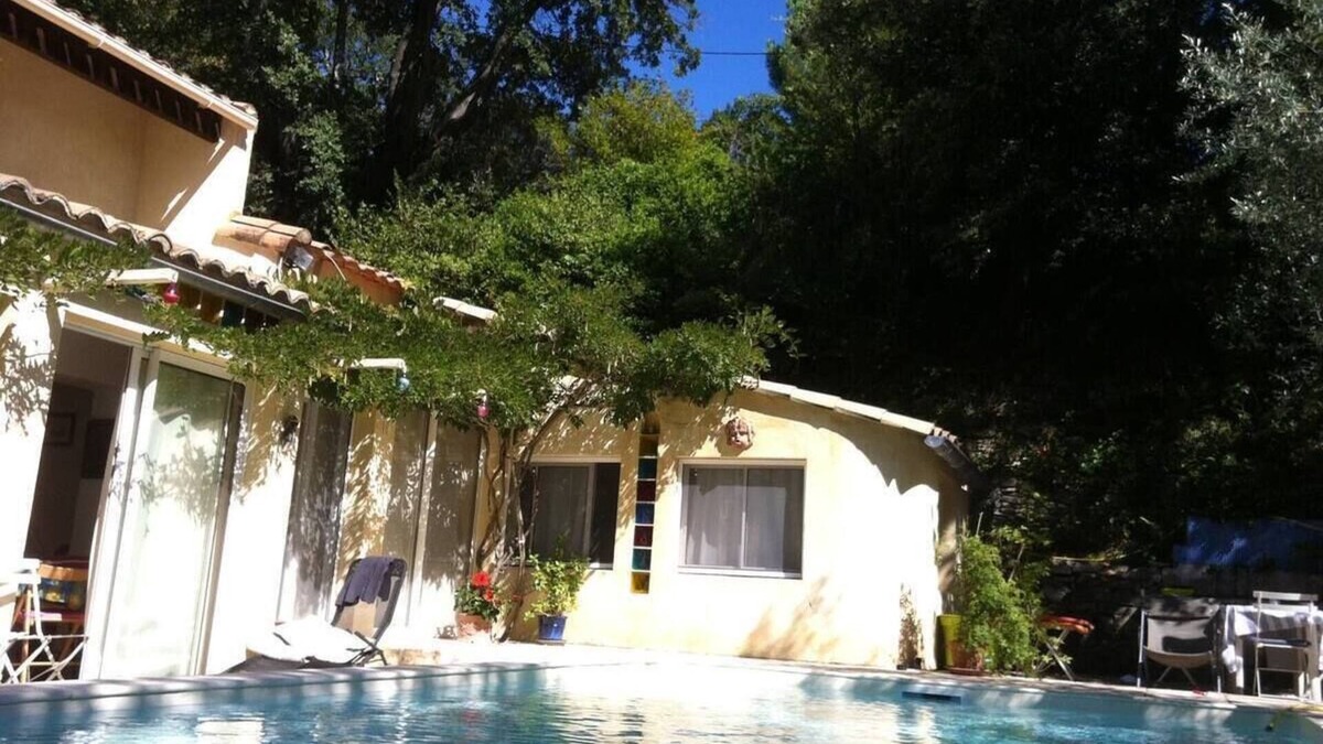 Mirabel-aux-Baronnies House | La villa Flora - bed and breakfast - Nyons