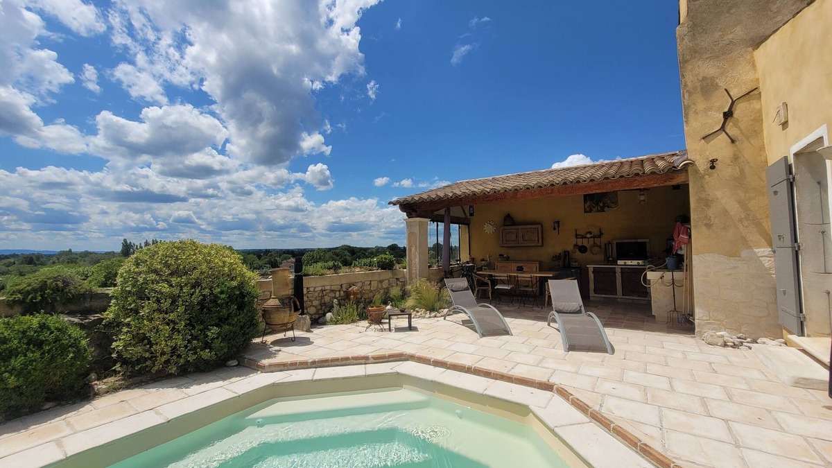 Velleron House | La Villa Haut Perché