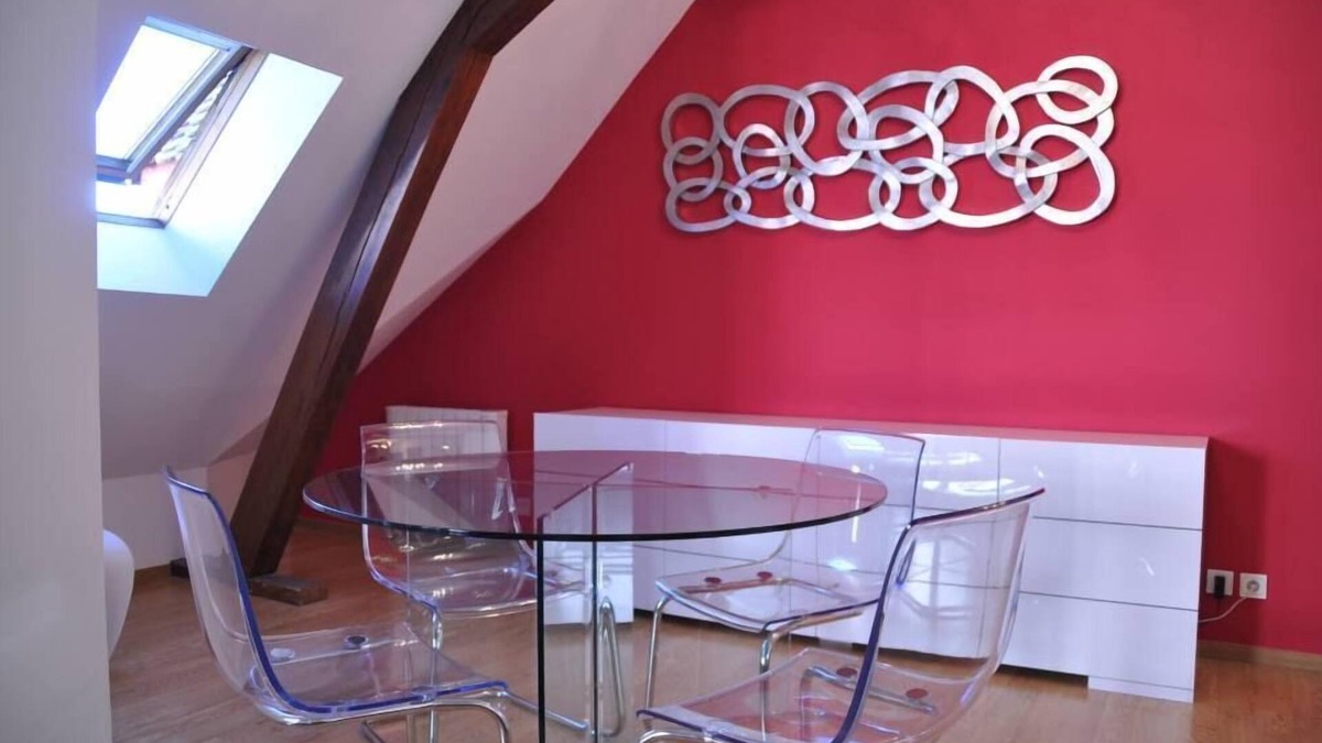 Annecy Old Town Apartment | La Ville in a peaceful setting facing the Château.