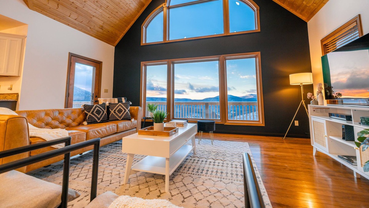 Mountain Base Cabin | La Vista - snowshoe, WV