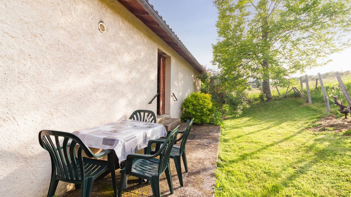 Saint-Perdoux House | La Vue Verdoyante - ideal for 2 adults & 2 children - 9 km from Figeac